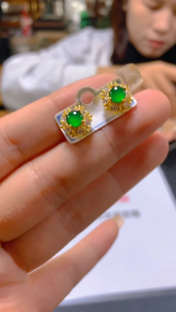 未镶嵌翡翠耳饰多样性发一