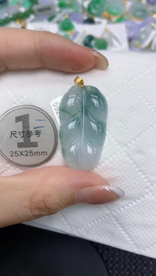 颈饰18K金镶嵌翡翠111111