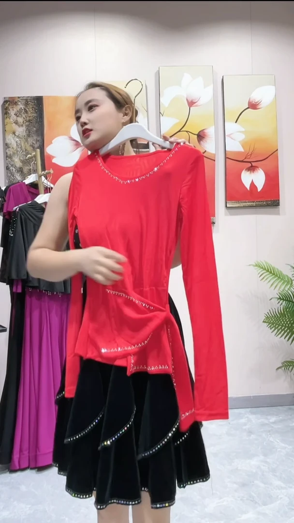 红色上衣