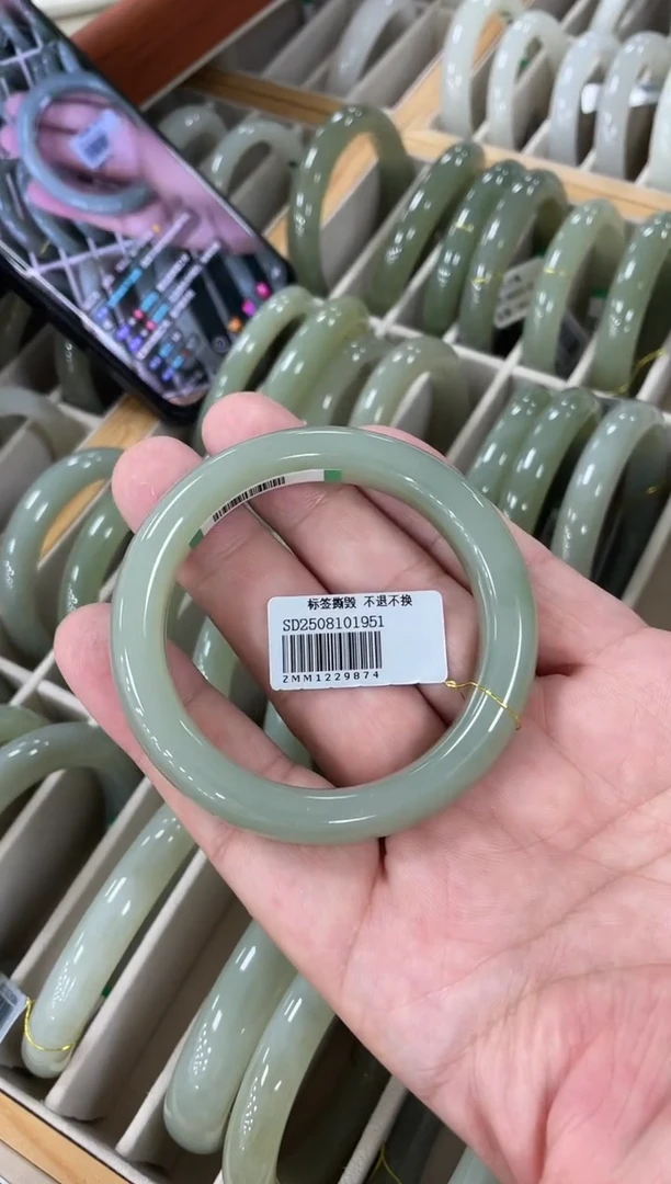 未镶嵌手镯和田玉52-53圈口 9874