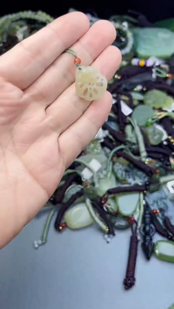 和田玉未镶嵌颈饰多样性发货  拍一发一