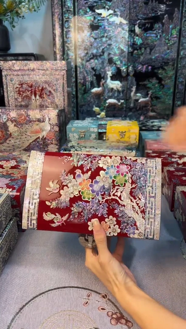 鱼锁绒布底·弘贝雅螺钿漆器文化馆·