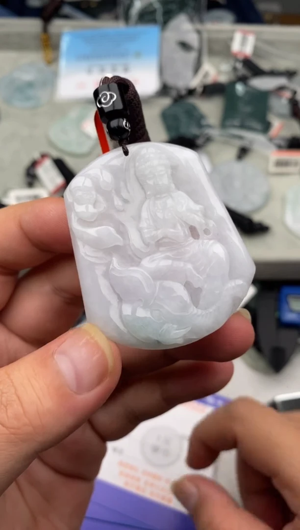 翡翠未镶嵌颈饰多样性发其一