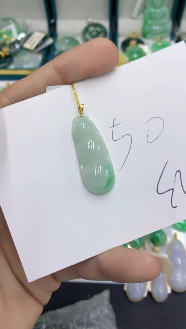 翡翠18K金镶嵌颈饰翡翠