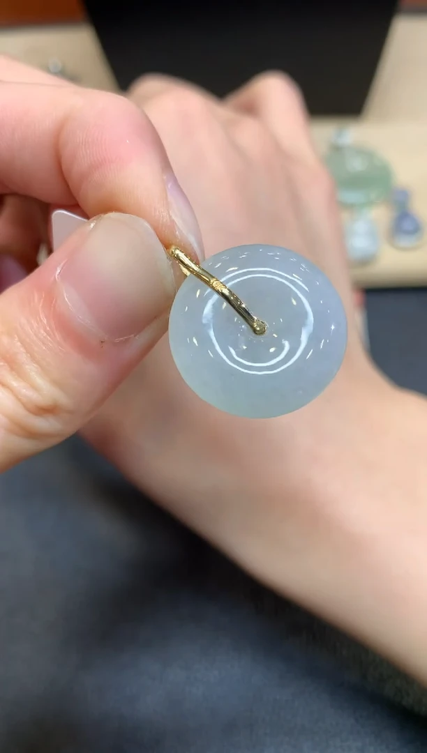 【闪购商品】翡翠颈饰18K金镶嵌平安扣【无服务费】