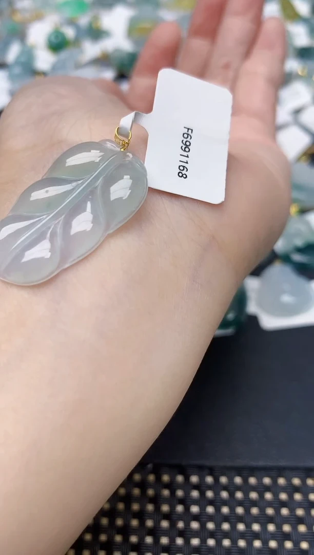 颈饰18K金镶嵌翡翠天然缅甸A货翡翠