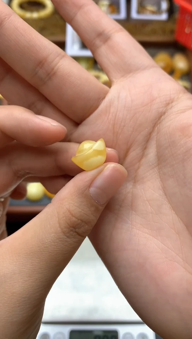 【闪购商品】琥珀珠宝奇石未镶嵌102琥珀蜜蜡花粉有纹小坑介意勿拍