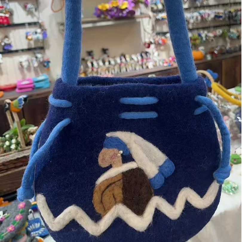 蓝色少女手提包手工羊毛毡G34