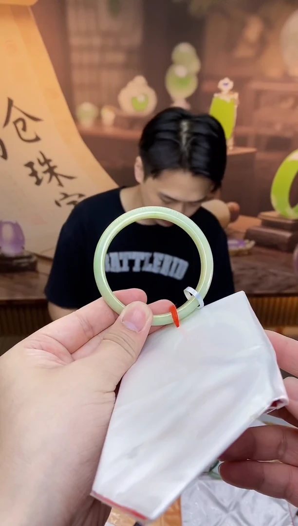 未镶嵌手镯翡翠手镯