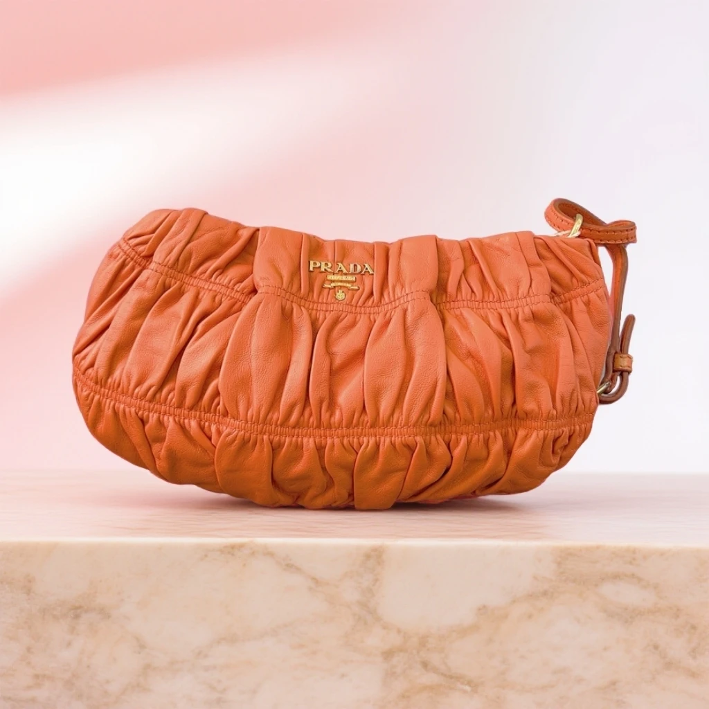 95新 Prada/普拉达 橙色褶皱手拿包1724 2175