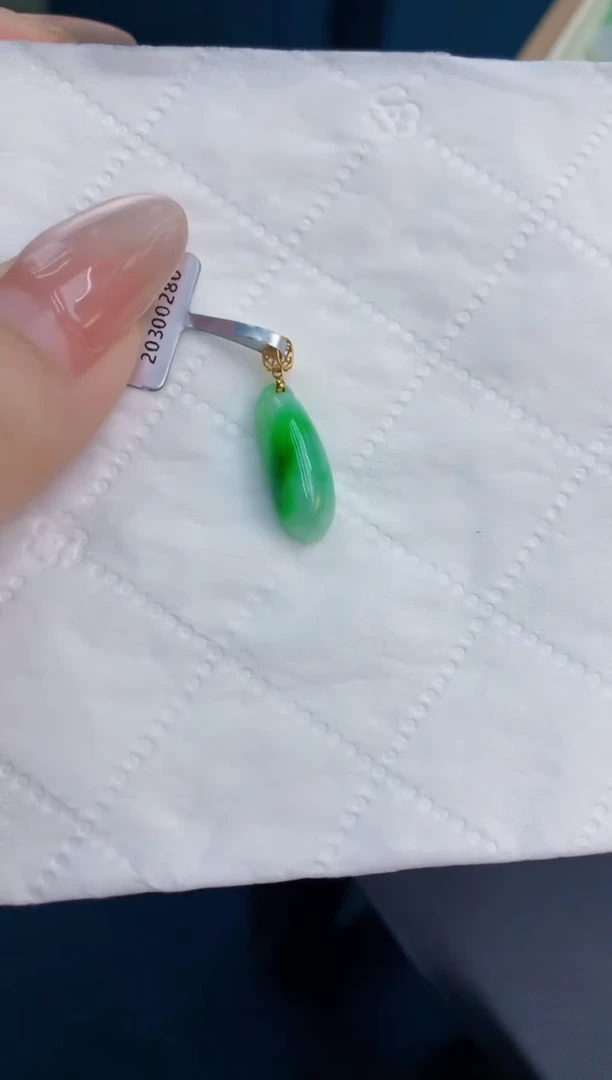 翡翠18K金镶嵌颈饰1