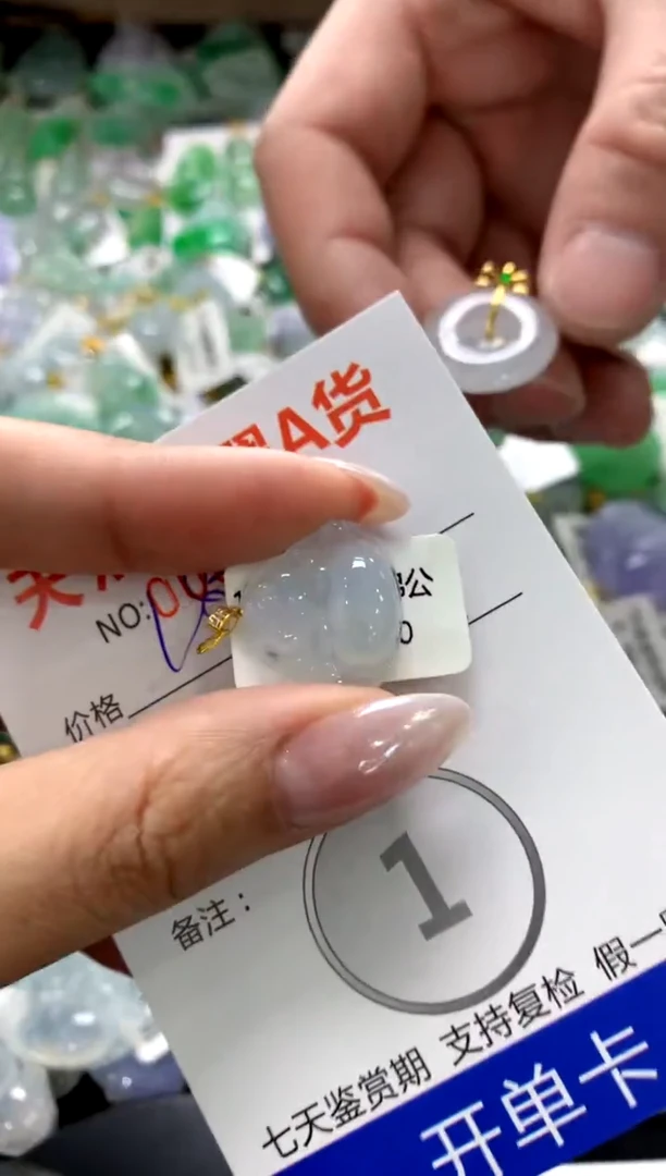 颈饰18K金镶嵌翡翠1111111111111111