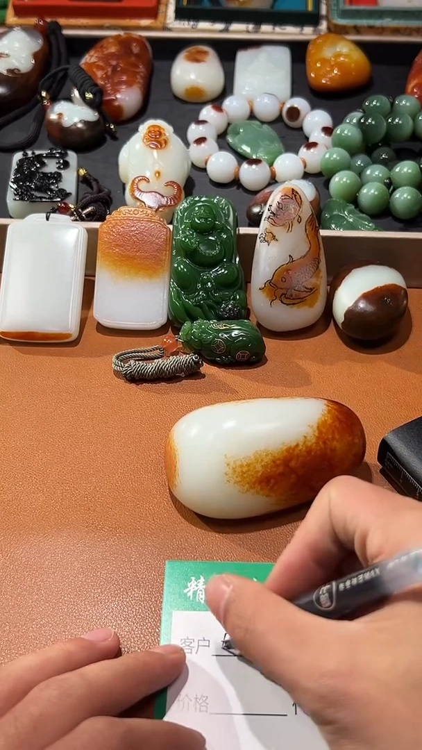 未镶嵌和田玉把件王**。和田玉