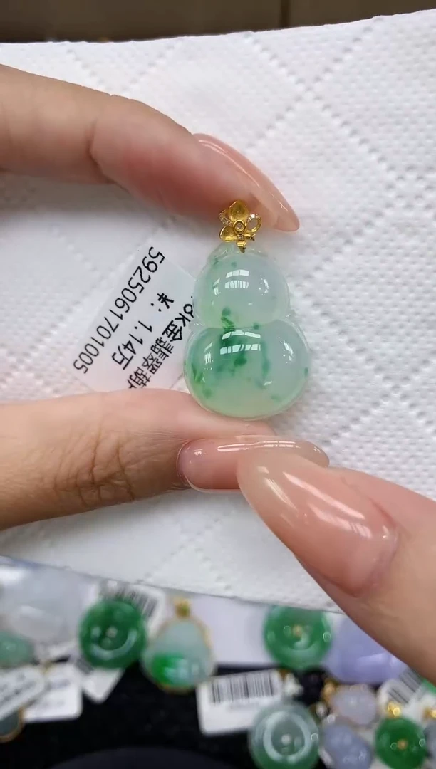 颈饰18K金镶嵌翡翠11111111111