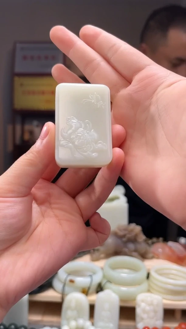 颈饰未镶嵌和田玉吊坠35+