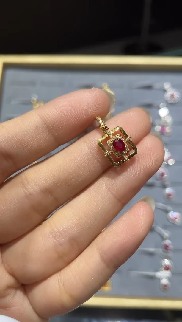 吊坠(不含链)18K金镶嵌红宝石1