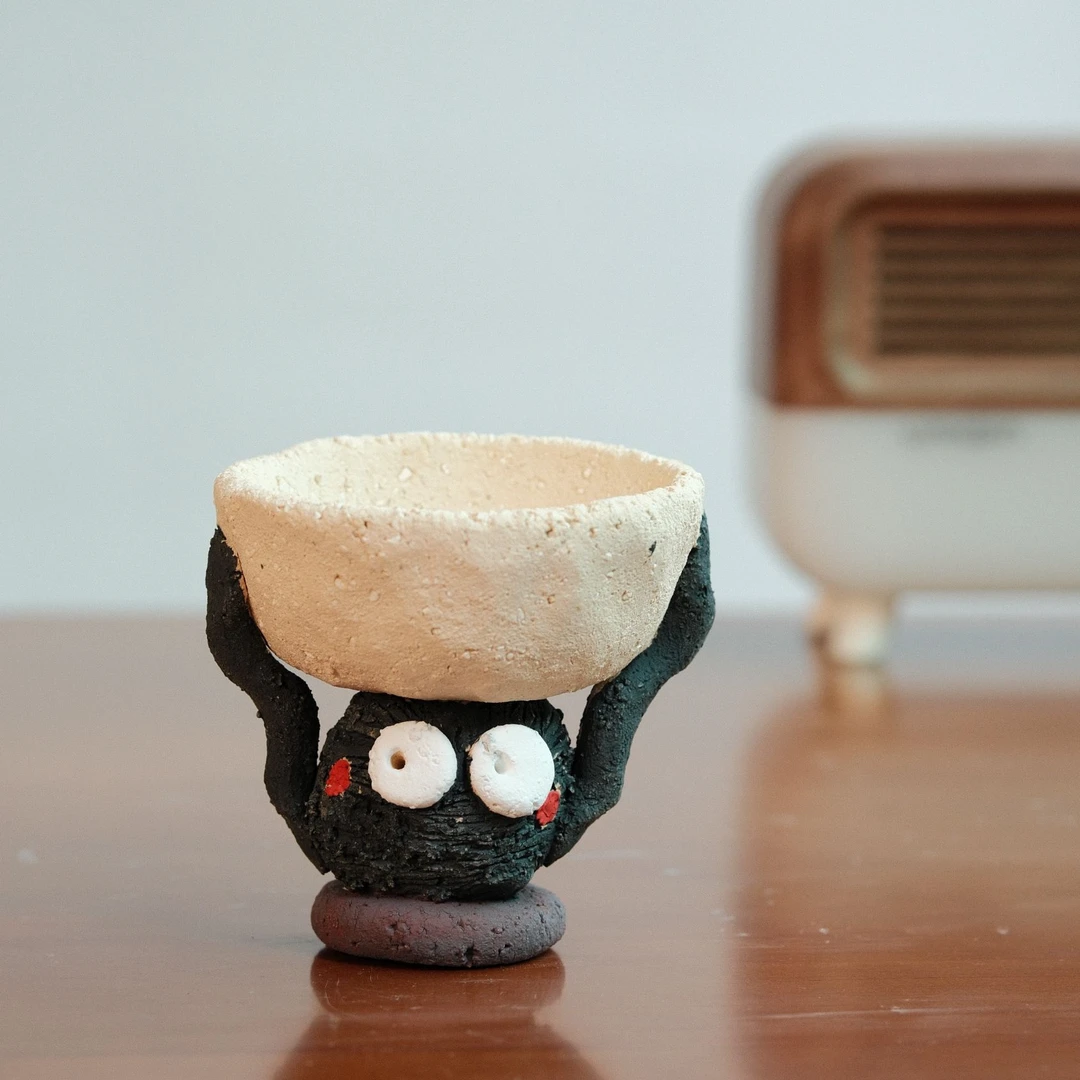 可爱手捏陶瓷煤球举重摆件