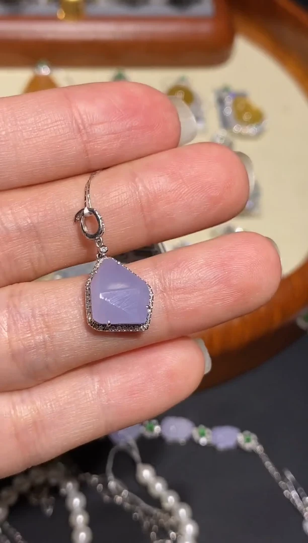 【闪购商品】翡翠吊坠(不含链)18K金镶嵌吊坠