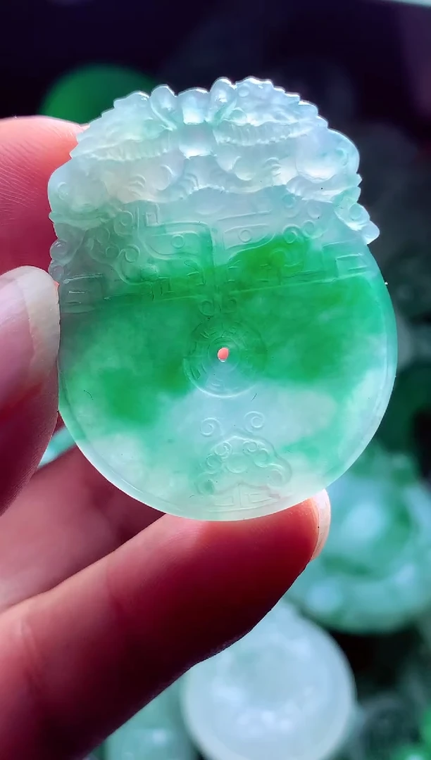 未镶嵌定制翡翠无*?翡翠毛货定制