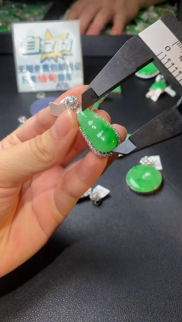 翡翠银S925镶嵌颈饰翡翠