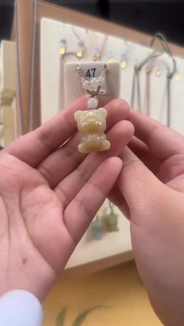 【闪购商品】和田玉颈饰未镶嵌草莓熊吊坠