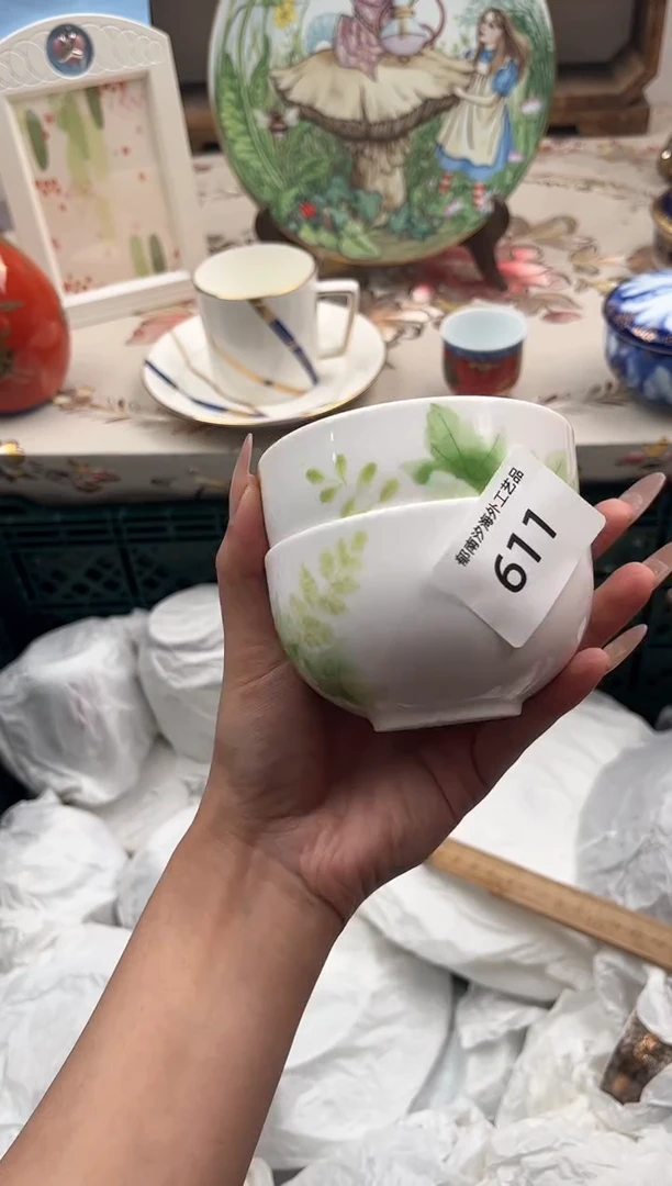瓷片小*女J        611