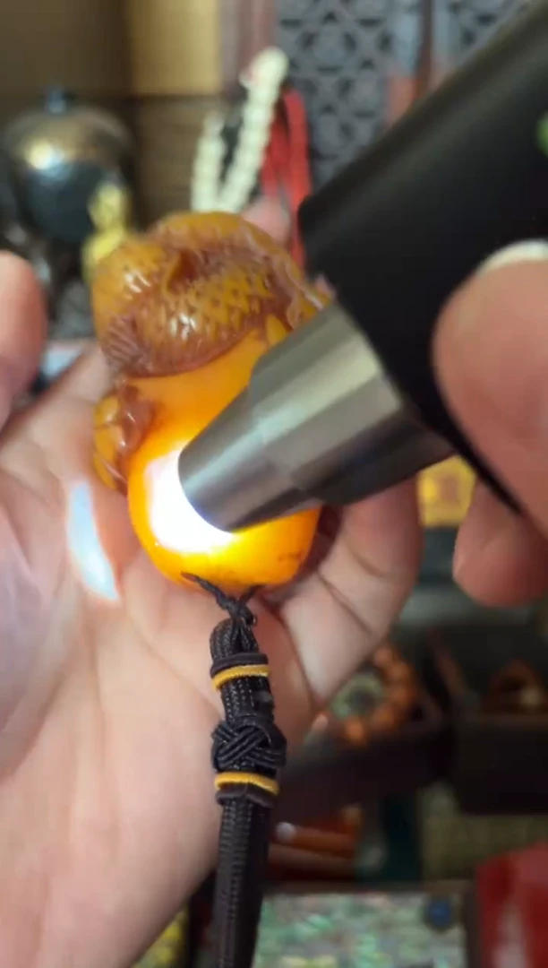 未镶嵌颈饰蜜蜡...................