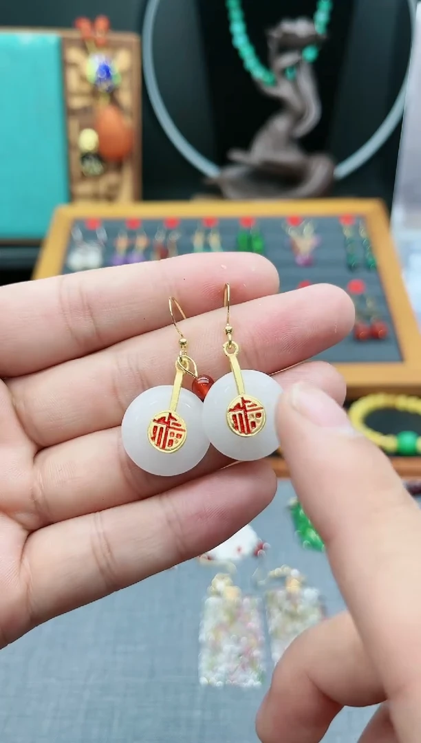 【闪购商品】玛瑙/玉髓耳钉银S925镶嵌白平安扣