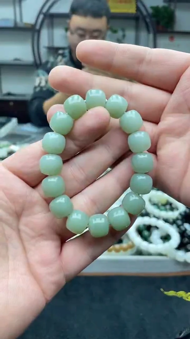 未镶嵌手串和田玉纯天然新疆且末天空蓝14有裂瑕疵..介意勿拍