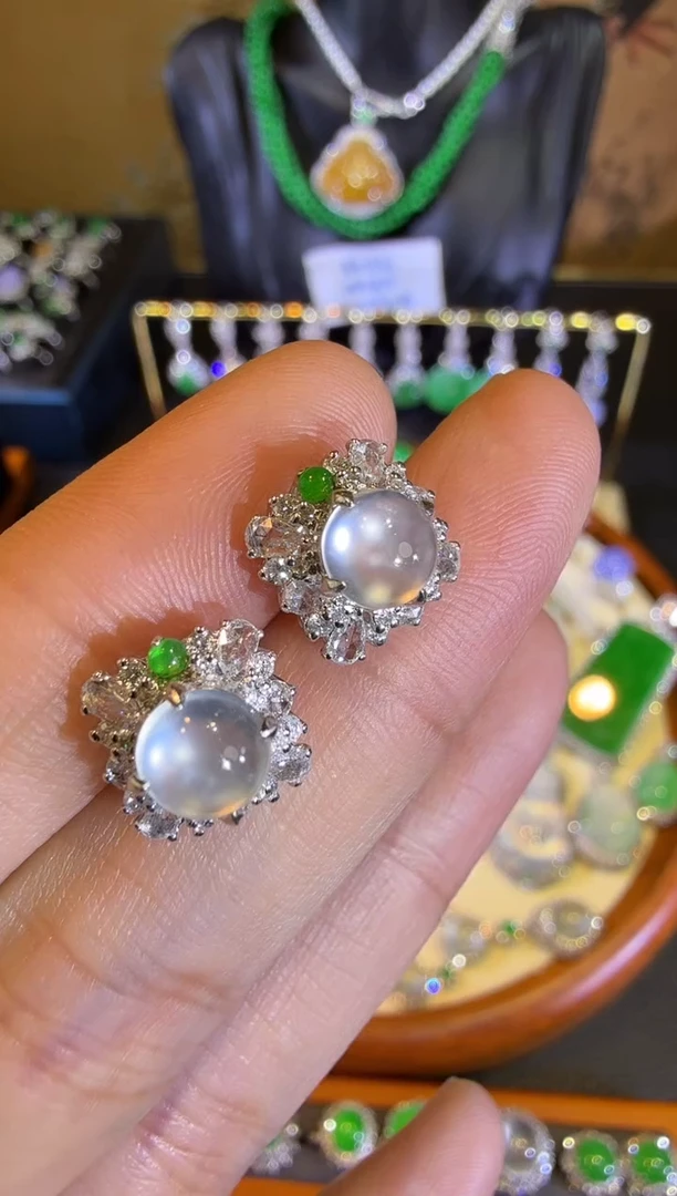 【闪购商品】翡翠耳饰18K金镶嵌玻璃种双眼皮蛋面耳钉