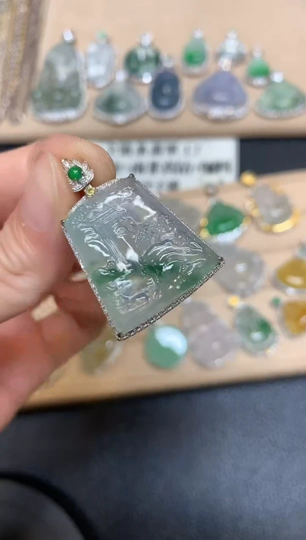 【闪购商品】翡翠颈饰18K金镶嵌山水【无服务费