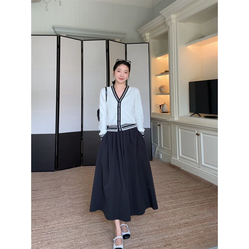 郭九九呢 气质v领撞色宽松显瘦针织衫高腰伞摆半身裙 G925Z15143