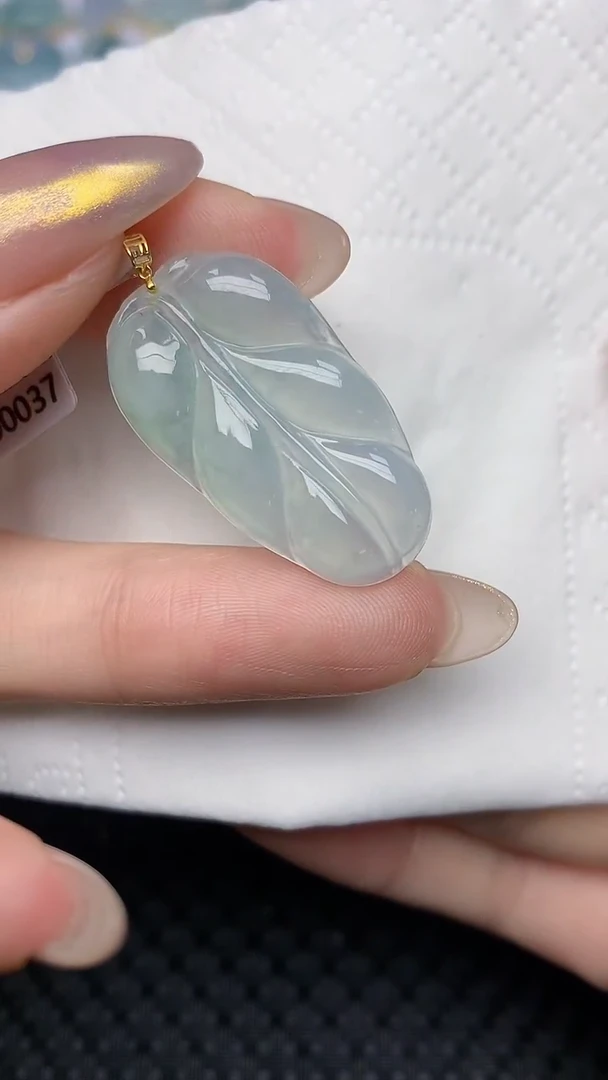 【闪购商品】翡翠颈饰18K金镶嵌天然翡翠a货