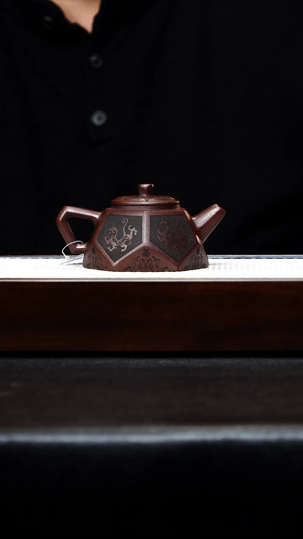 茶壶紫砂宜兴紫砂 钻方壶 古乌泥 230cc 周昌英h003