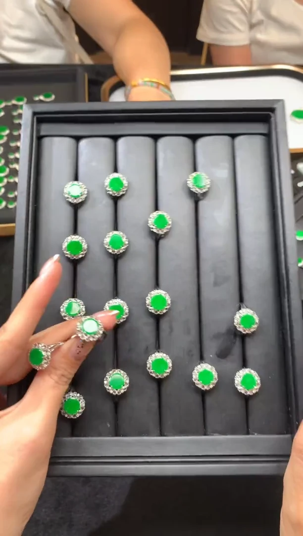 翡翠戒指18K金镶嵌7001693/345/多样性发/1件