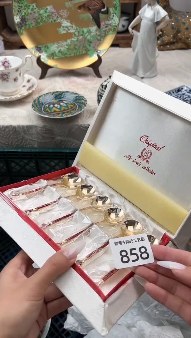 飘F          858