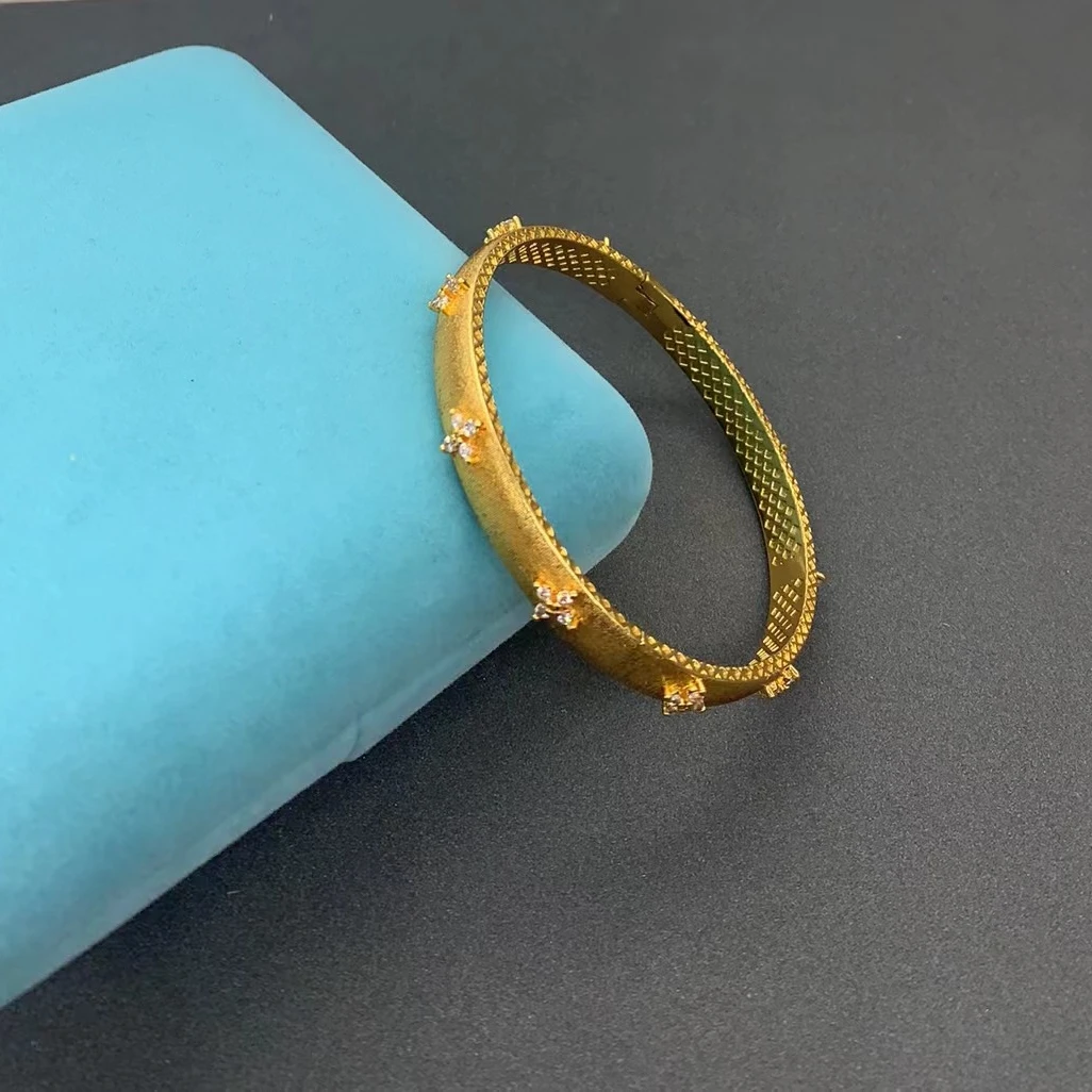 瑞福珠宝 手工镶嵌 百搭款四叶草手镯 C391