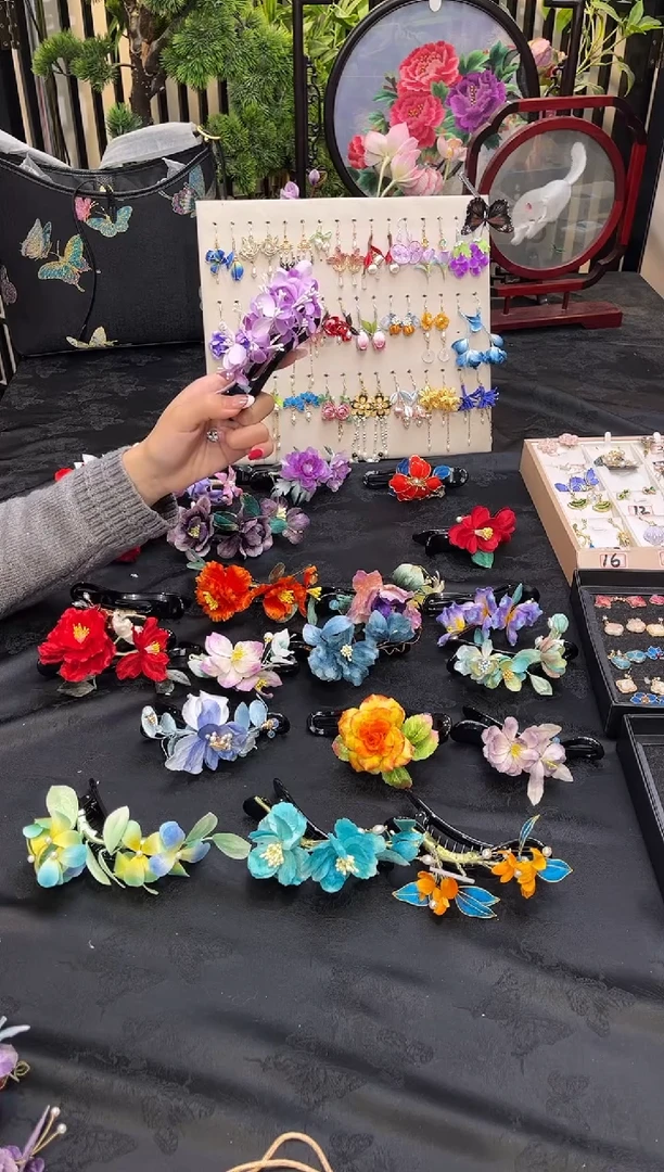 织绣䊾****️非遗绒花苏绣饰品