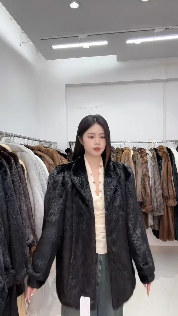 小橙子皮草直播间