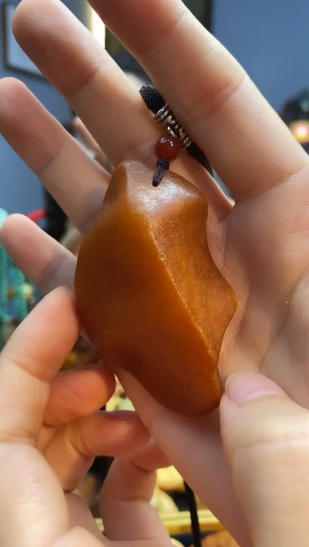 未镶嵌颈饰琥珀吊坠
