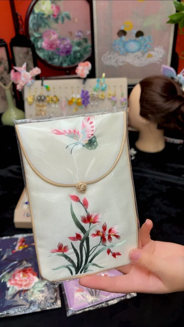 刺绣?****?非遗绒花苏绣饰品