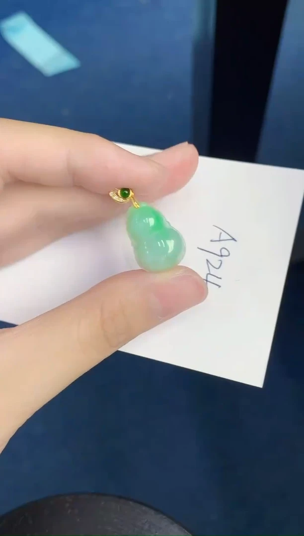 翡翠未镶嵌颈饰天然翡翠緬甸A貨