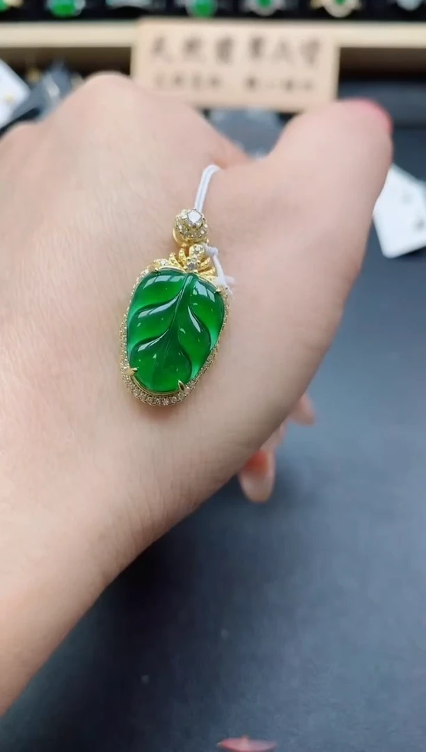 吊坠(赠链)银S925镶嵌翡翠1