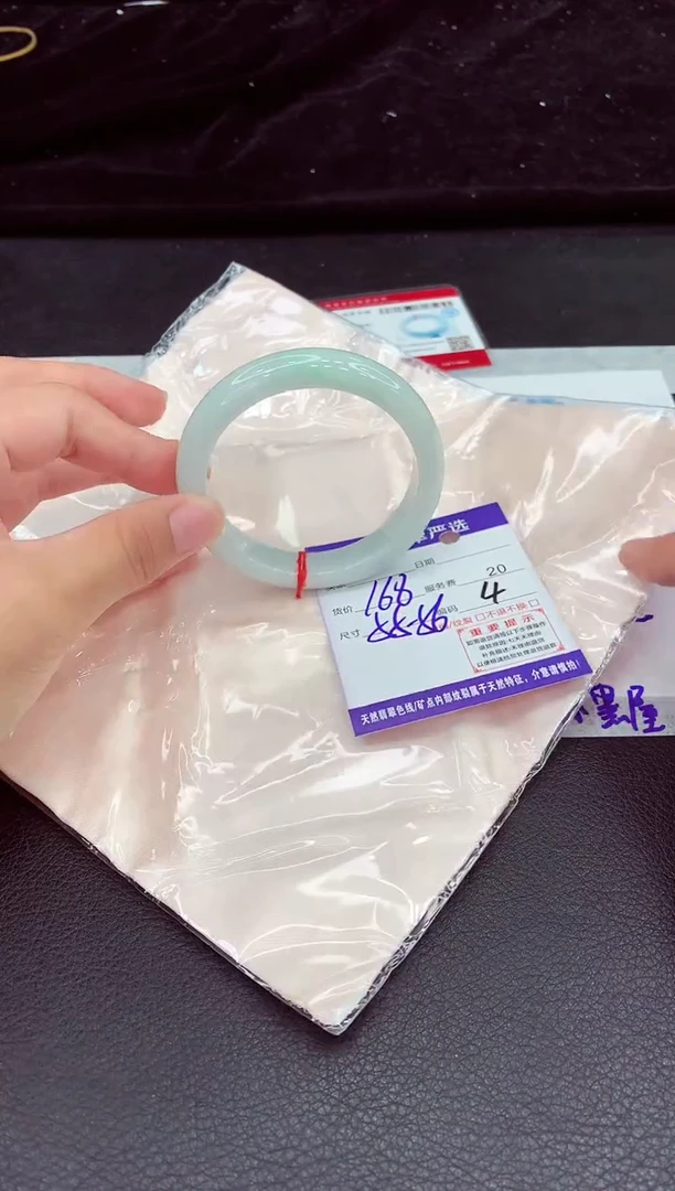 翡翠手镯未镶嵌1