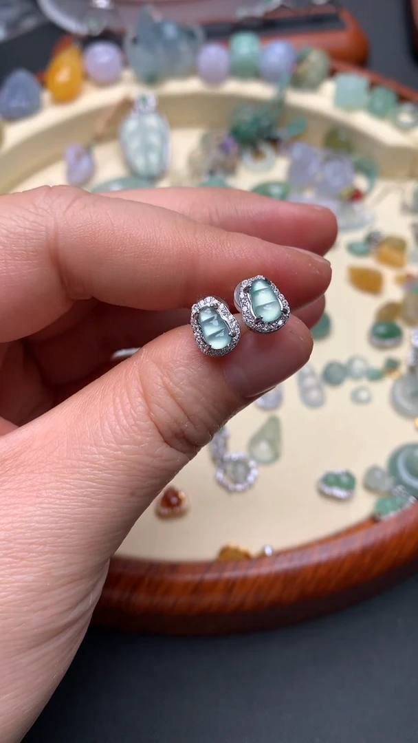 【闪购商品】翡翠耳饰银S925镶嵌翡翠镶嵌豆子耳钉