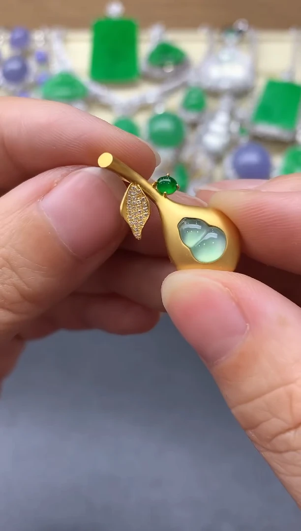 颈饰18K金镶嵌翡翠565-中国好珍宝