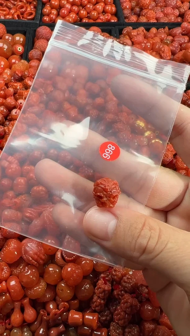 南红玛瑙未镶嵌颈饰2