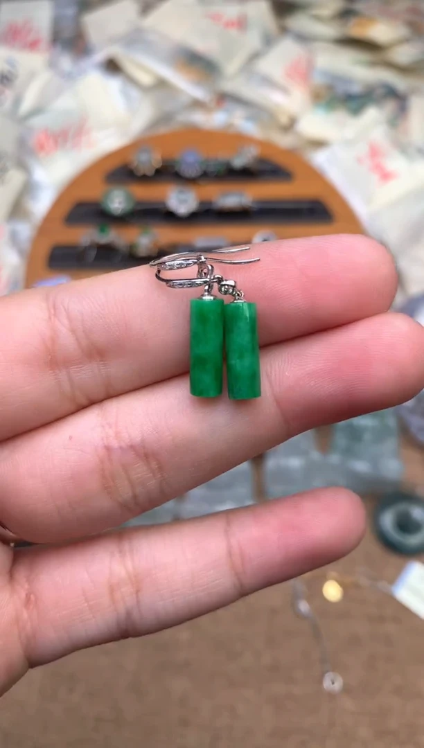 18K金镶嵌挂件翡翠一