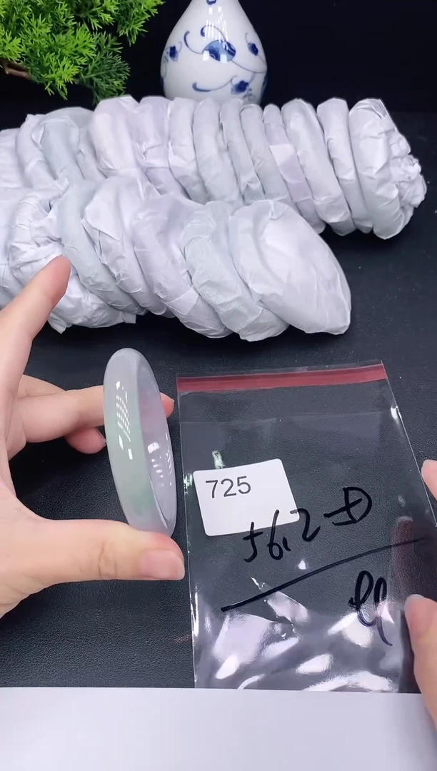 未镶嵌手镯翡翠725