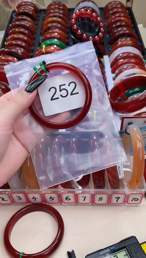 手镯玛瑙/玉髓未镶嵌55圈口*C252